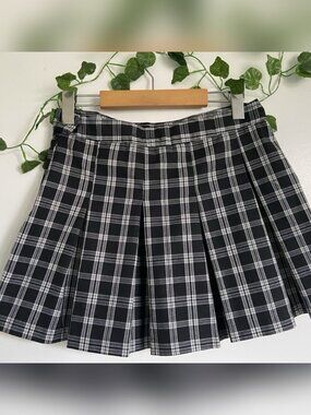 H&M Divided Black White Plaid Pleated Mini Skirt Dark Academia Preppy Size 6